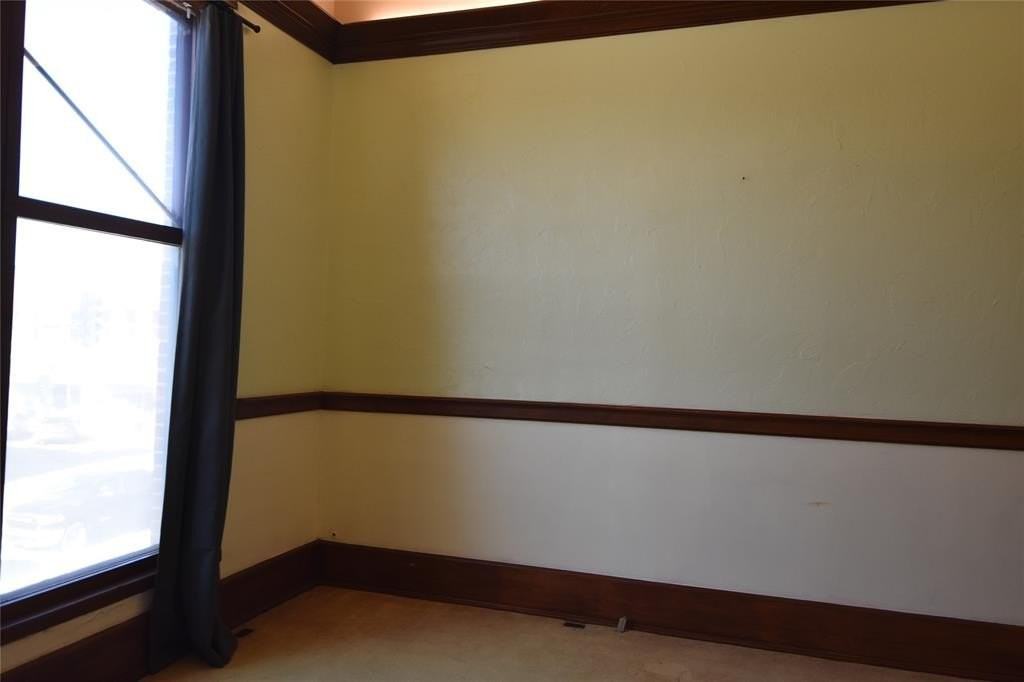 108 S Division St - Photo 7 of 14