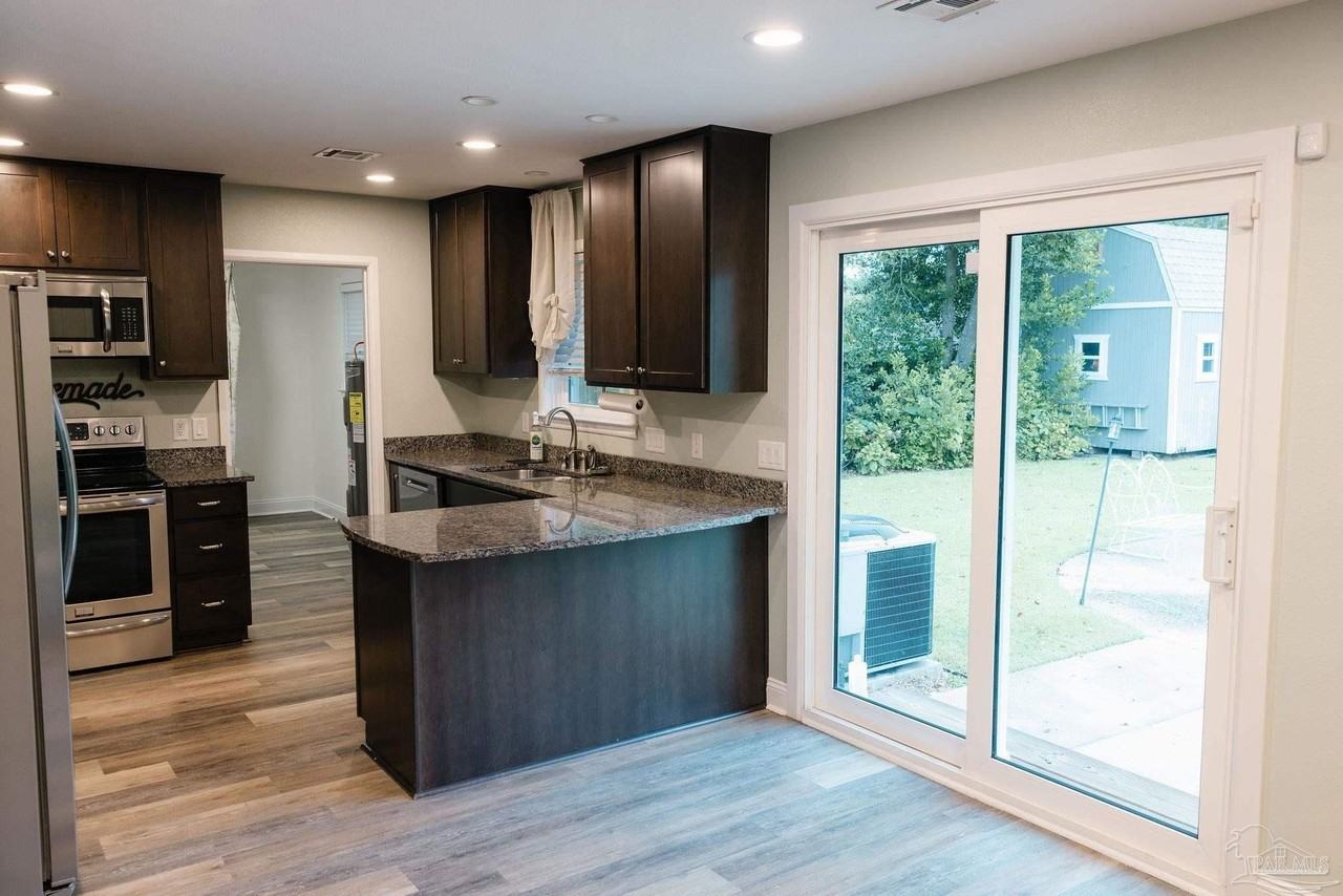 5580 Homewood Rd - Photo 5 of 28