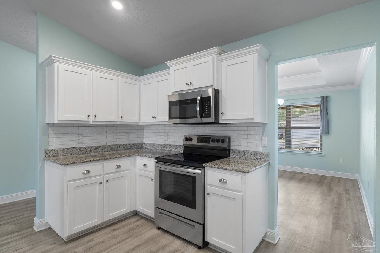 3590 Conley Drive - Photo 6 of 37