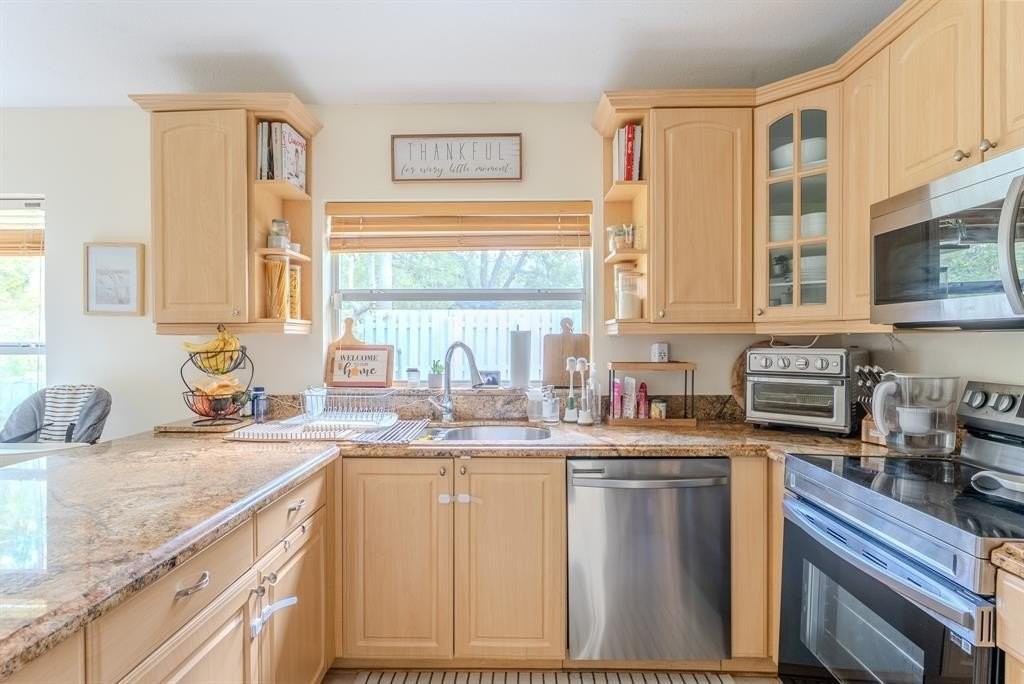 1334 Nw 125th Ter - Photo 6 of 44