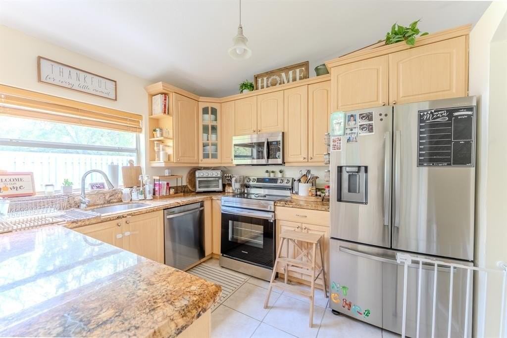 1334 Nw 125th Ter - Photo 7 of 44