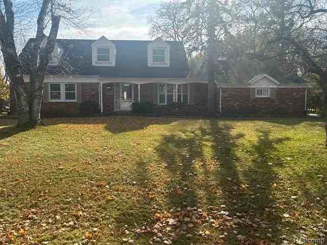 5659 Kingsmill Drive - Photo 3 of 50