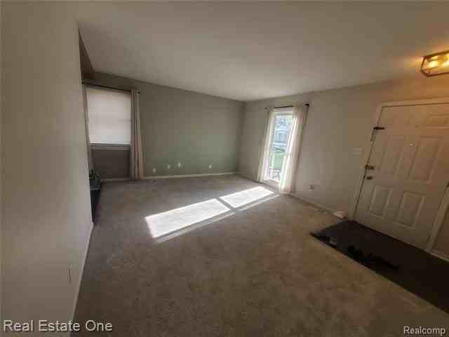 137 Birchwood Dr - Photo 2 of 15