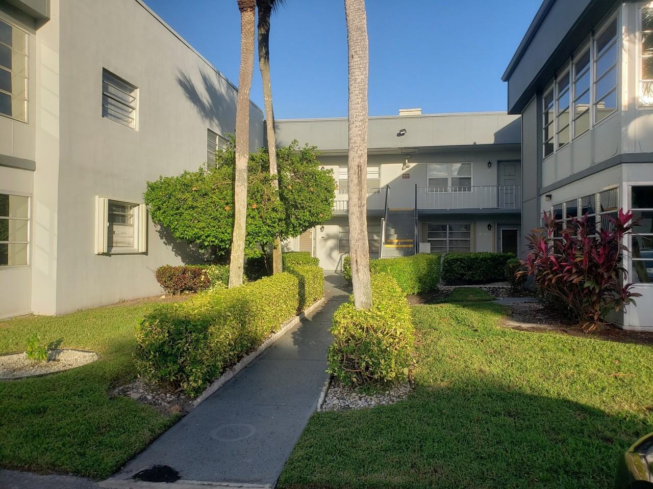 688 Burgundy O - Photo 2 of 21