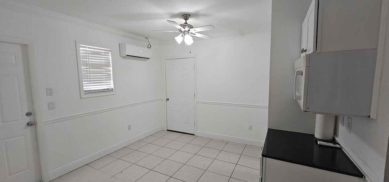 2127 Se Shelter Dr - Photo 4 of 10