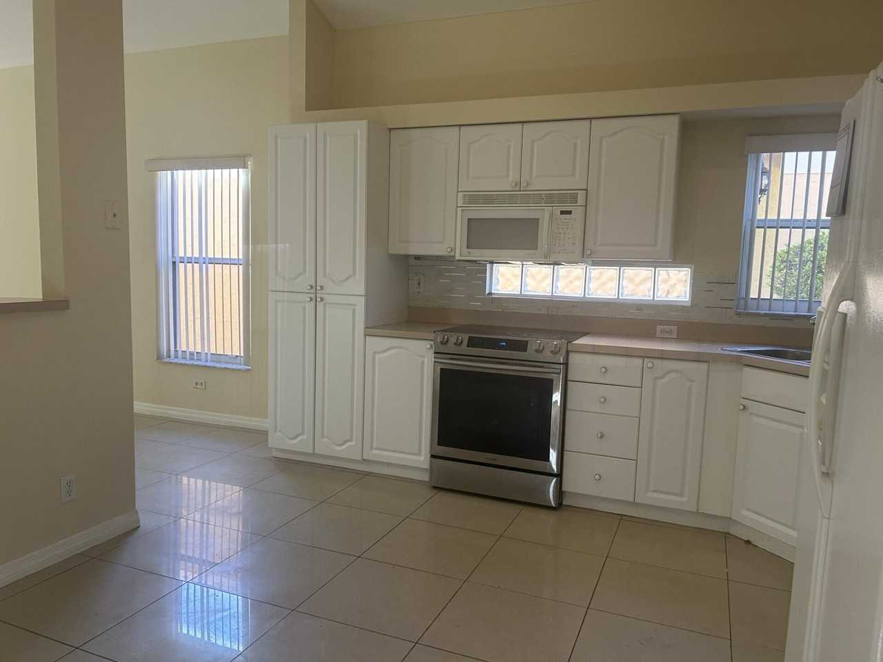 8008 Via Hacienda - Photo 7 of 24