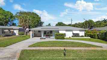 featured image of 225 East Ilex Drive