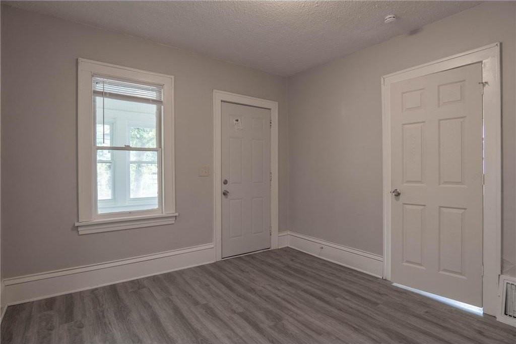 1002 Lowry Ave N - Photo 6 of 10