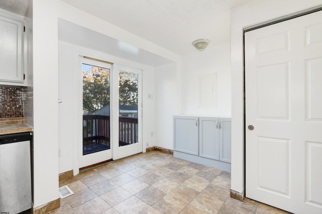 1649 N Missouri Ave - Photo 5 of 28