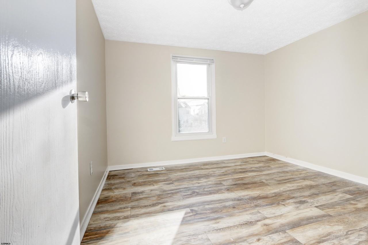 1649 N Missouri Ave - Photo 7 of 28