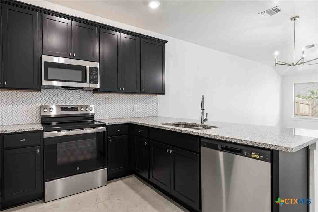 522 Campus St - Photo 3 of 18