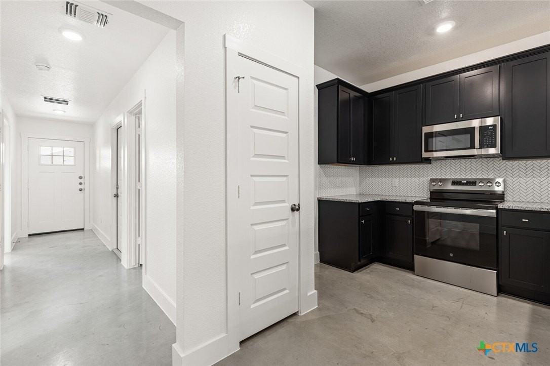 522 Campus St - Photo 5 of 18