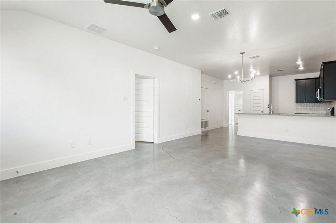 522 Campus St - Photo 6 of 18