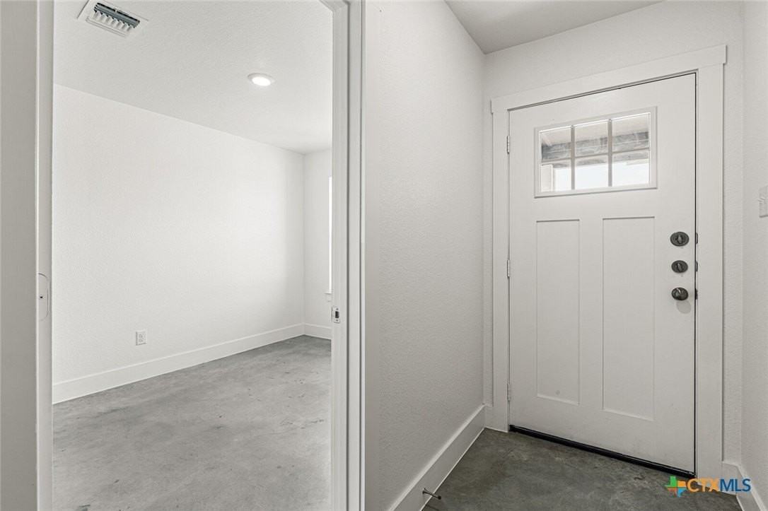 522 Campus St - Photo 7 of 18