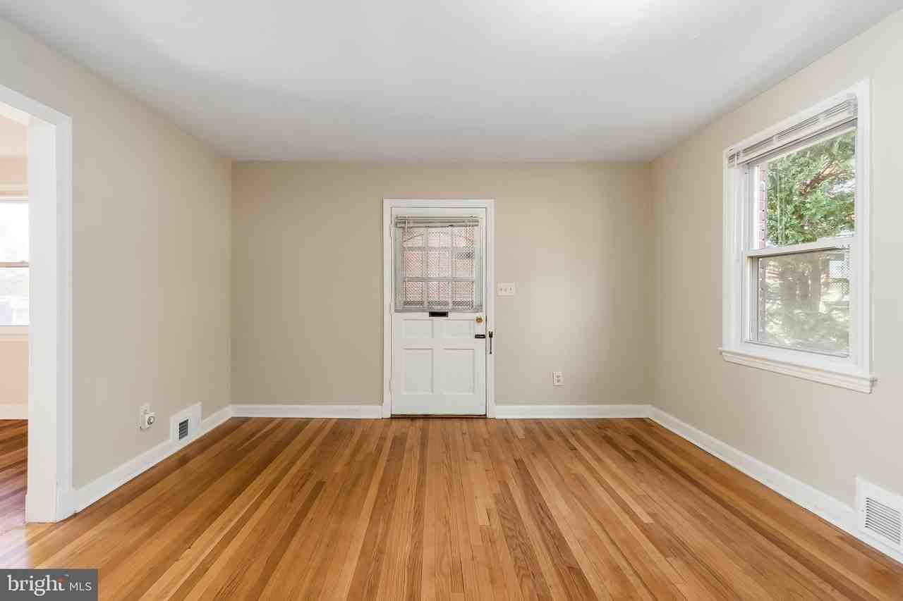 5053 11th St Ne - Photo 4 of 31