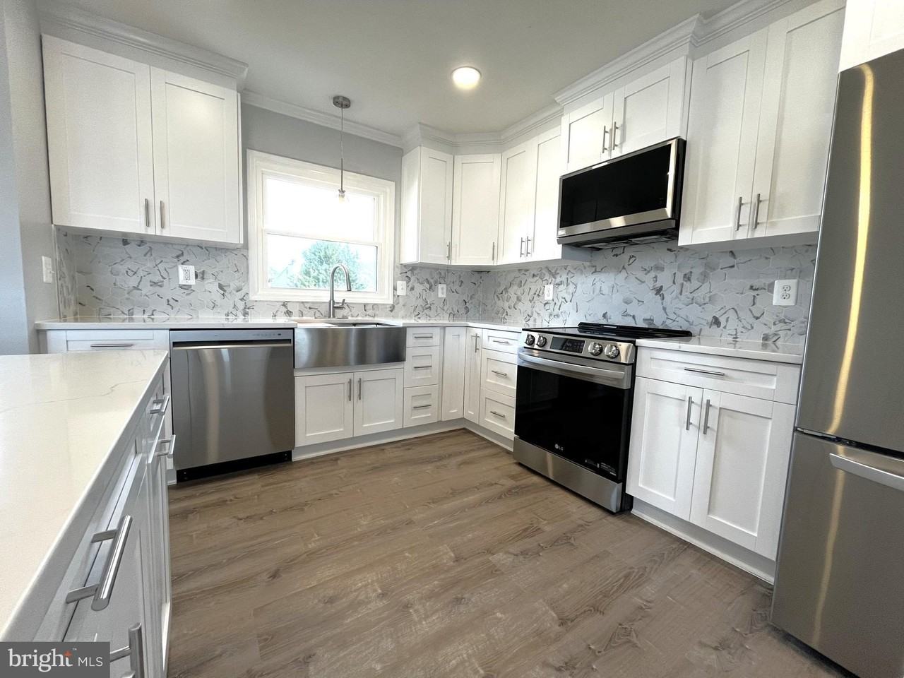 302 Overlook Drive - Photo 3 of 30