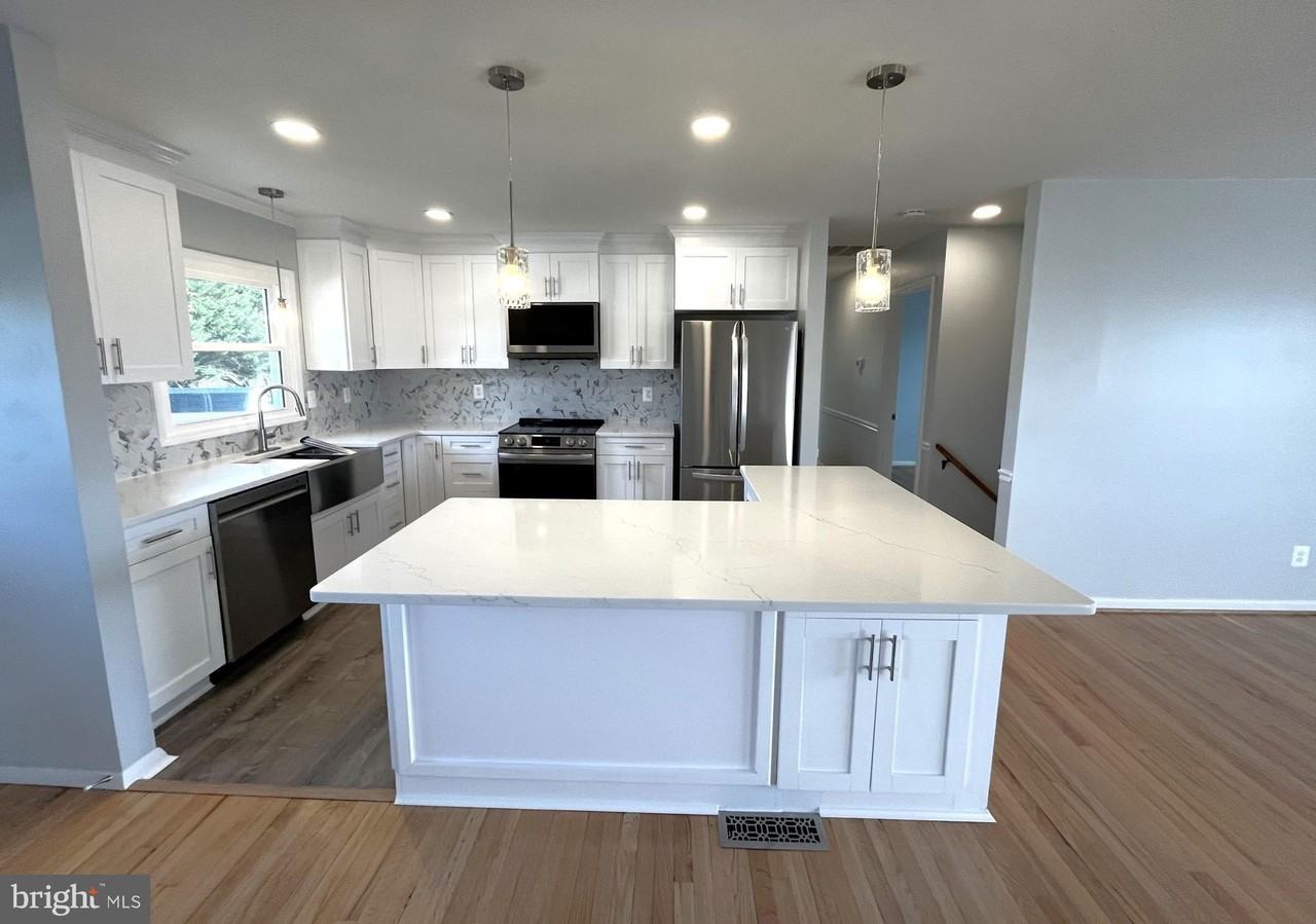 302 Overlook Drive - Photo 6 of 30