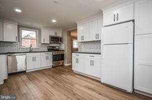 featured image of 4426 Hallet Street