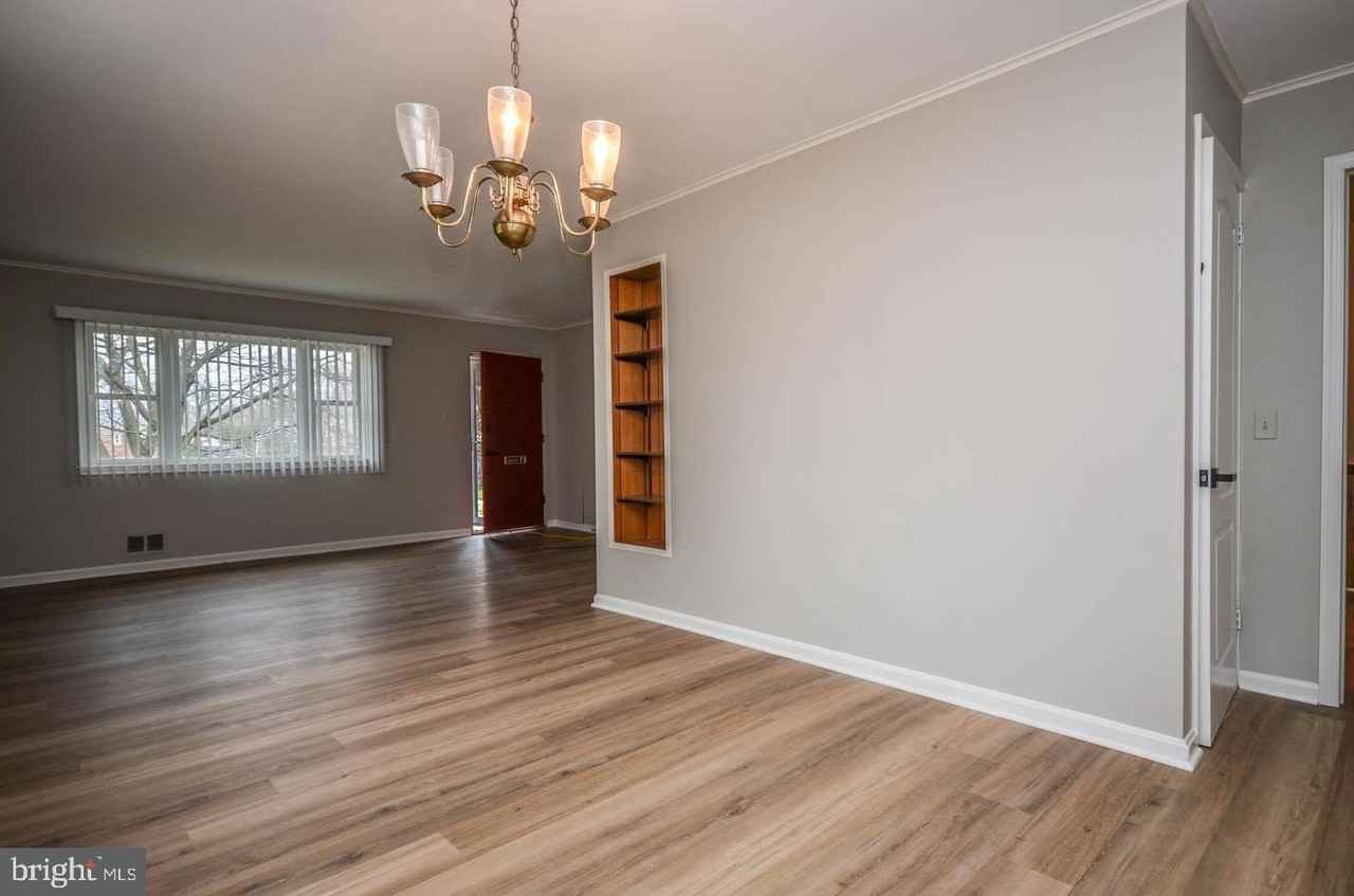 4426 Hallet St - Photo 6 of 37