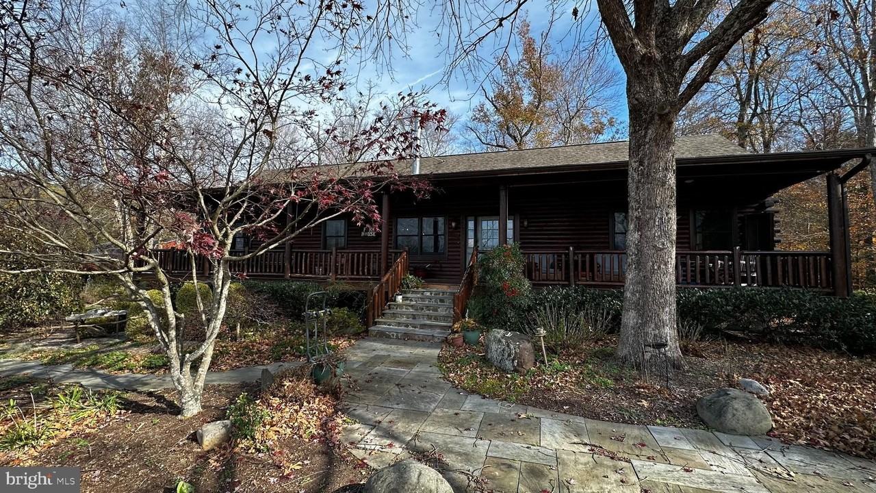 18304 HAWKINS Road - Photo 2 of 23