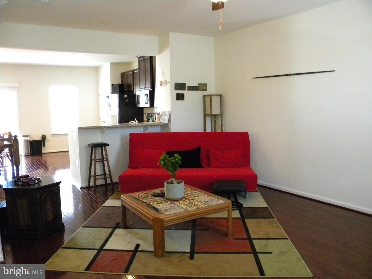 652 E Chestnut St - Photo 5 of 20