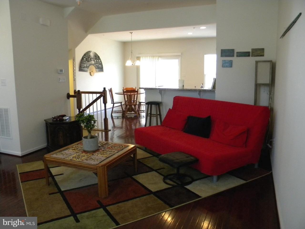 652 E Chestnut St - Photo 6 of 20