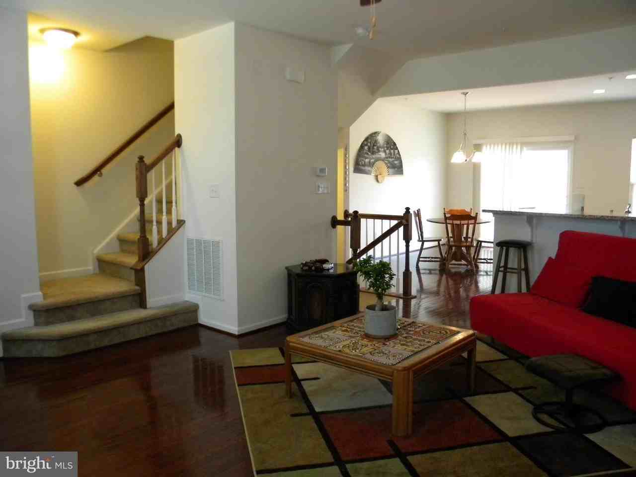 652 E Chestnut St - Photo 7 of 20