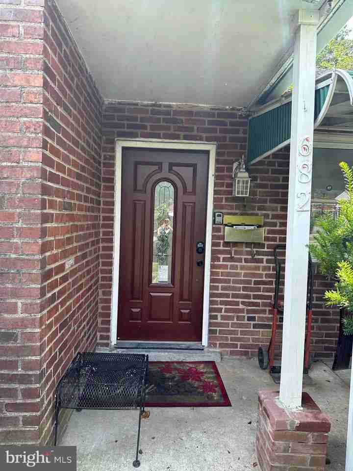 682 Rennard St - Photo 2 of 24