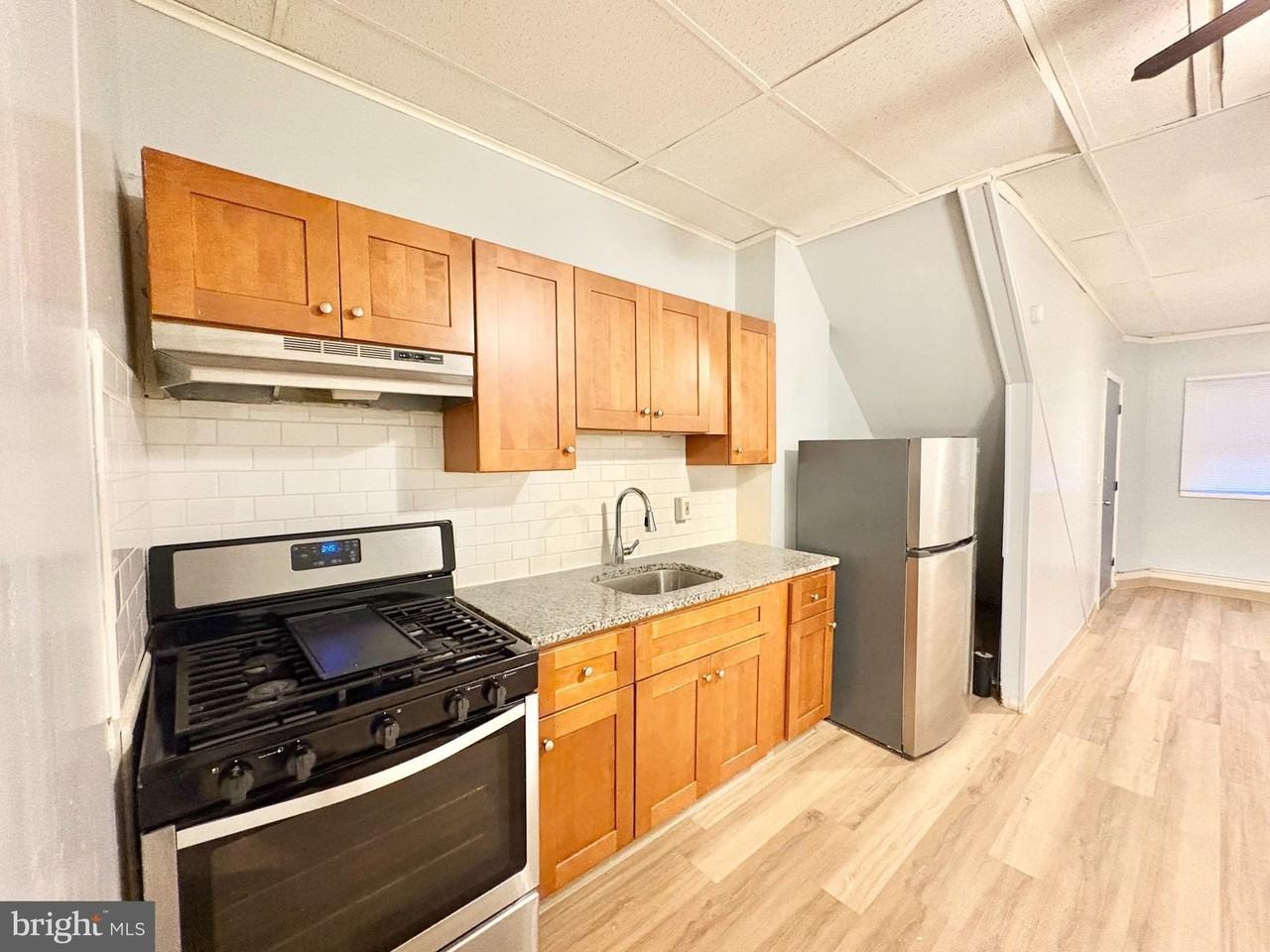 2097 Bridge St - Photo 7 of 13