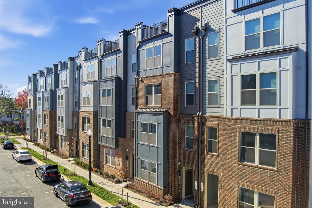 2136 Glacier Rd - Photo 3 of 50