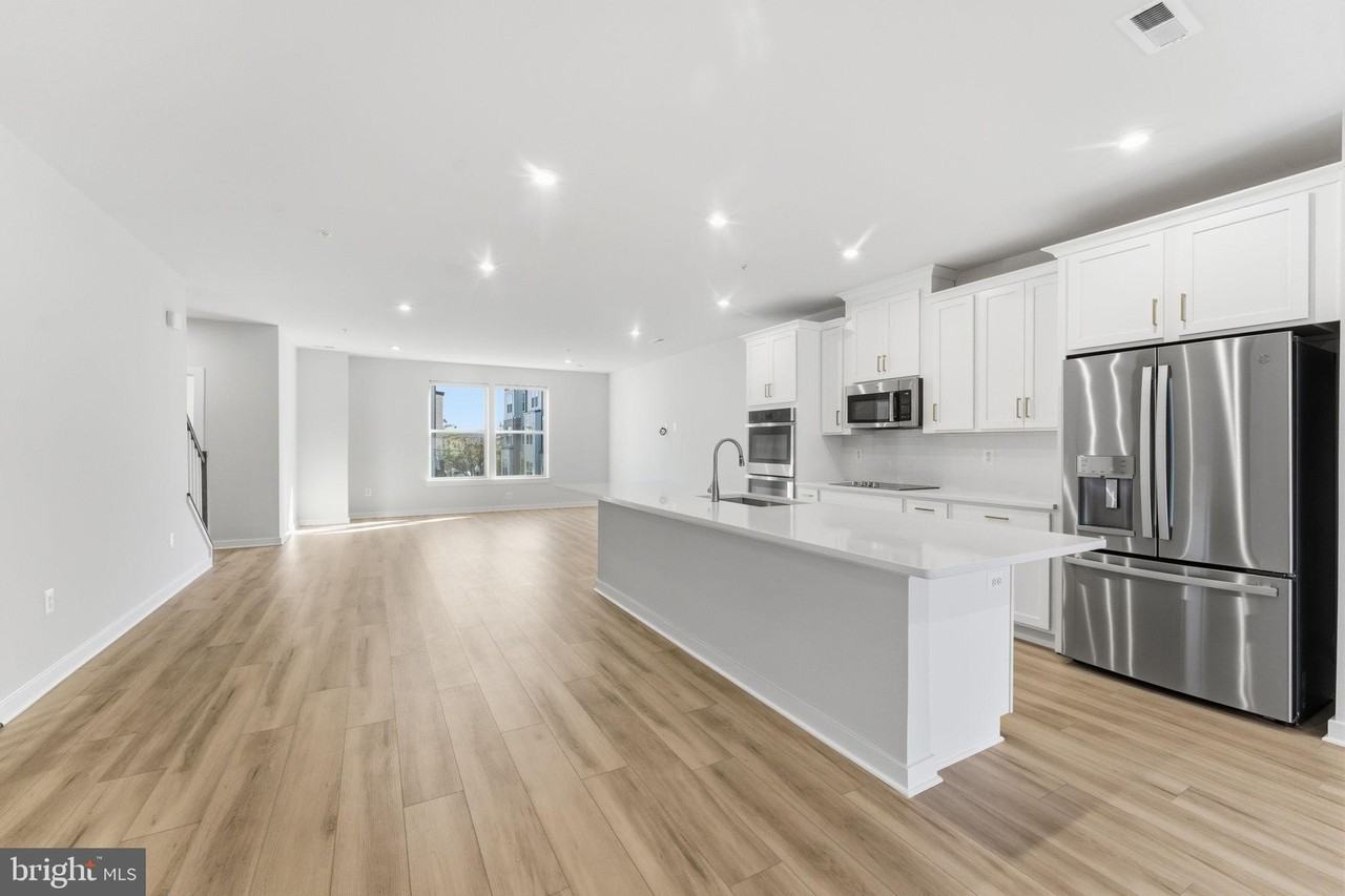 2136 Glacier Rd - Photo 4 of 50