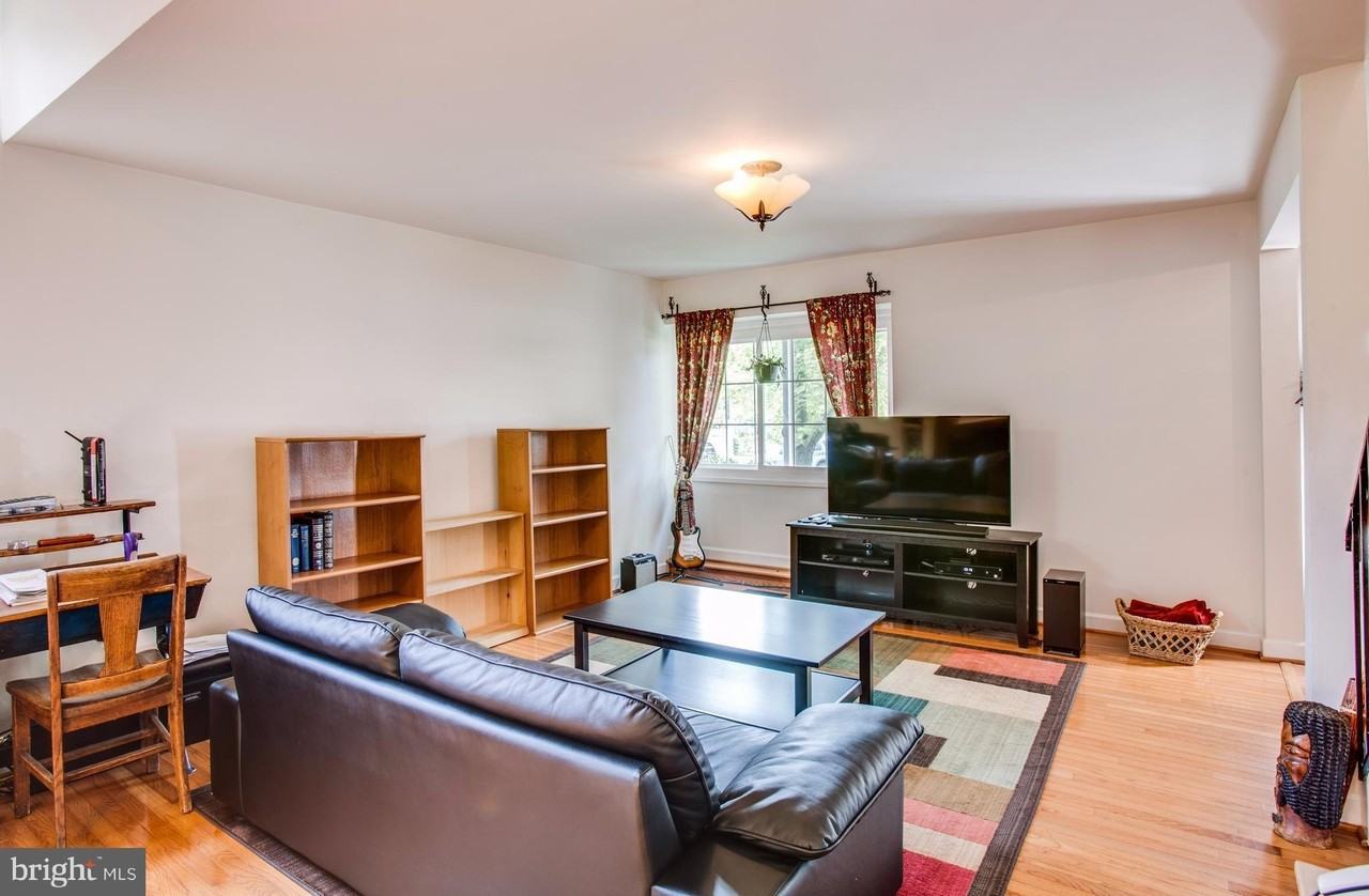 10108 Quayle Ct - Photo 5 of 27