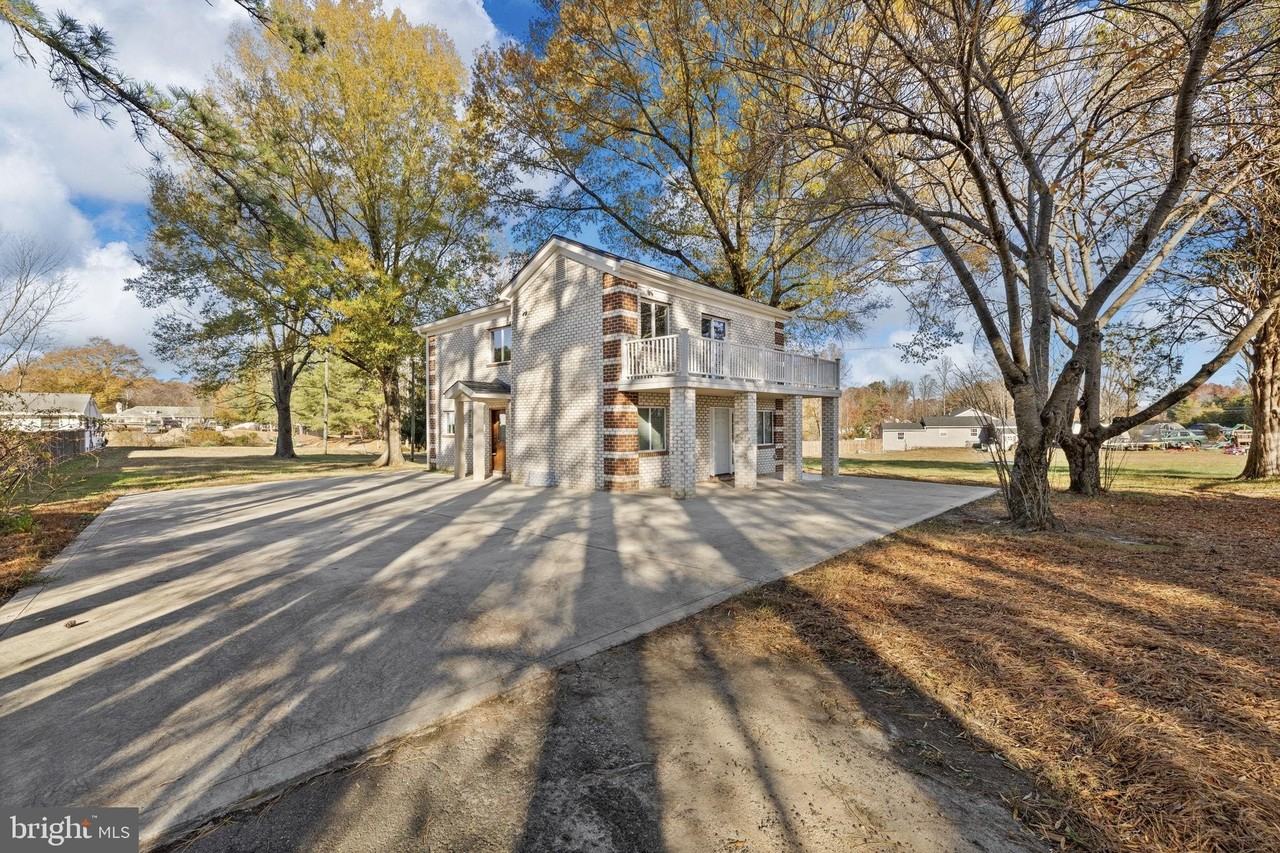 44 Ravenwood Dr - Photo 2 of 50