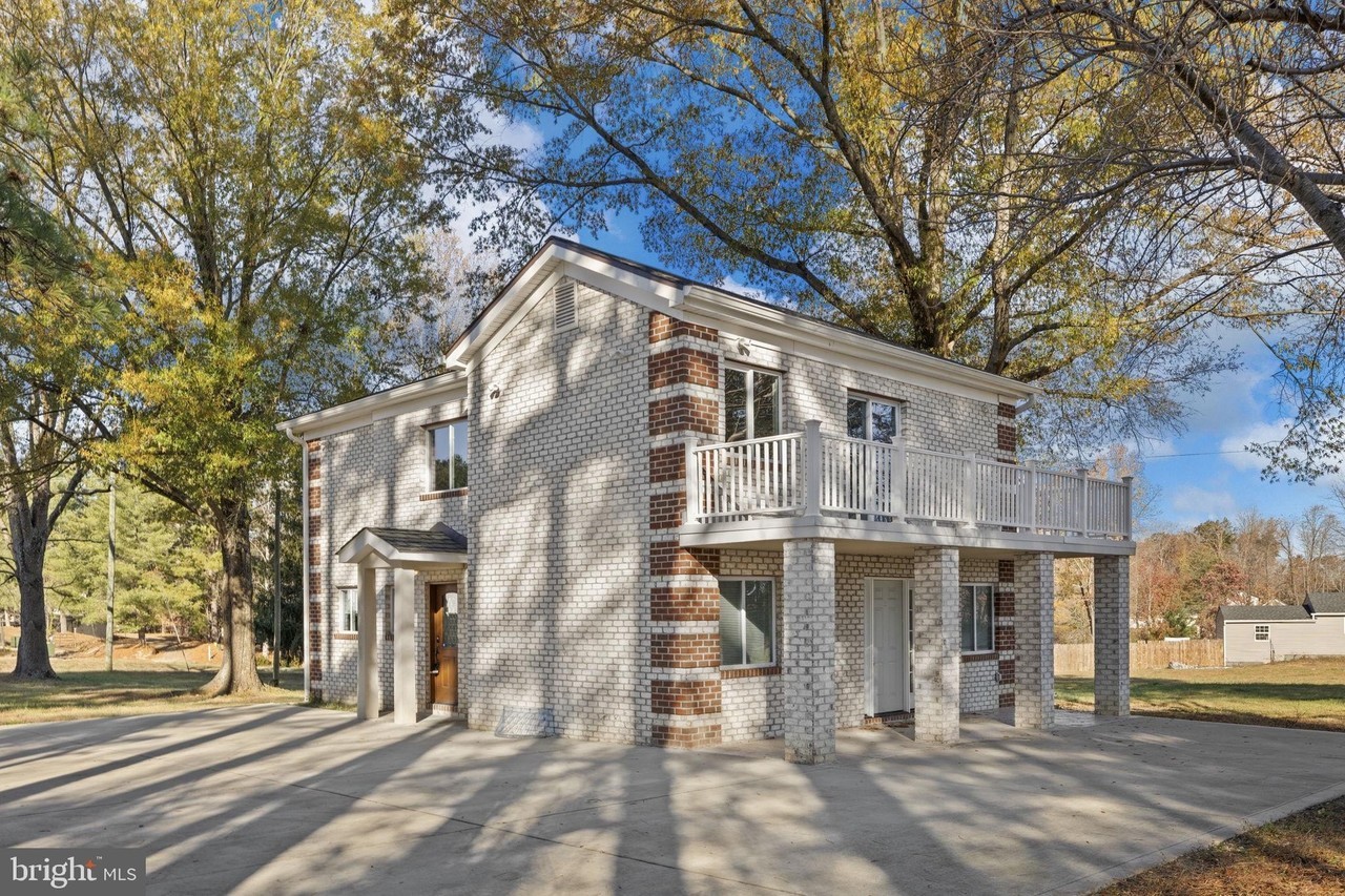 44 Ravenwood Dr - Photo 3 of 50