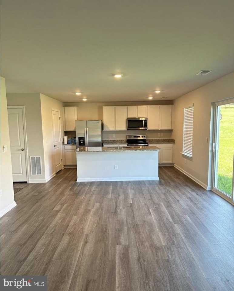 219 Centergate Dr - Photo 3 of 13