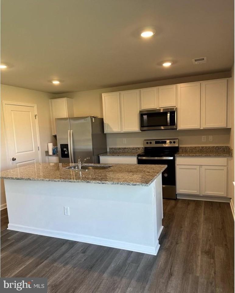 219 Centergate Dr - Photo 4 of 13