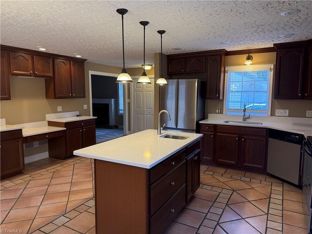 201 Wandering Ln - Photo 5 of 16