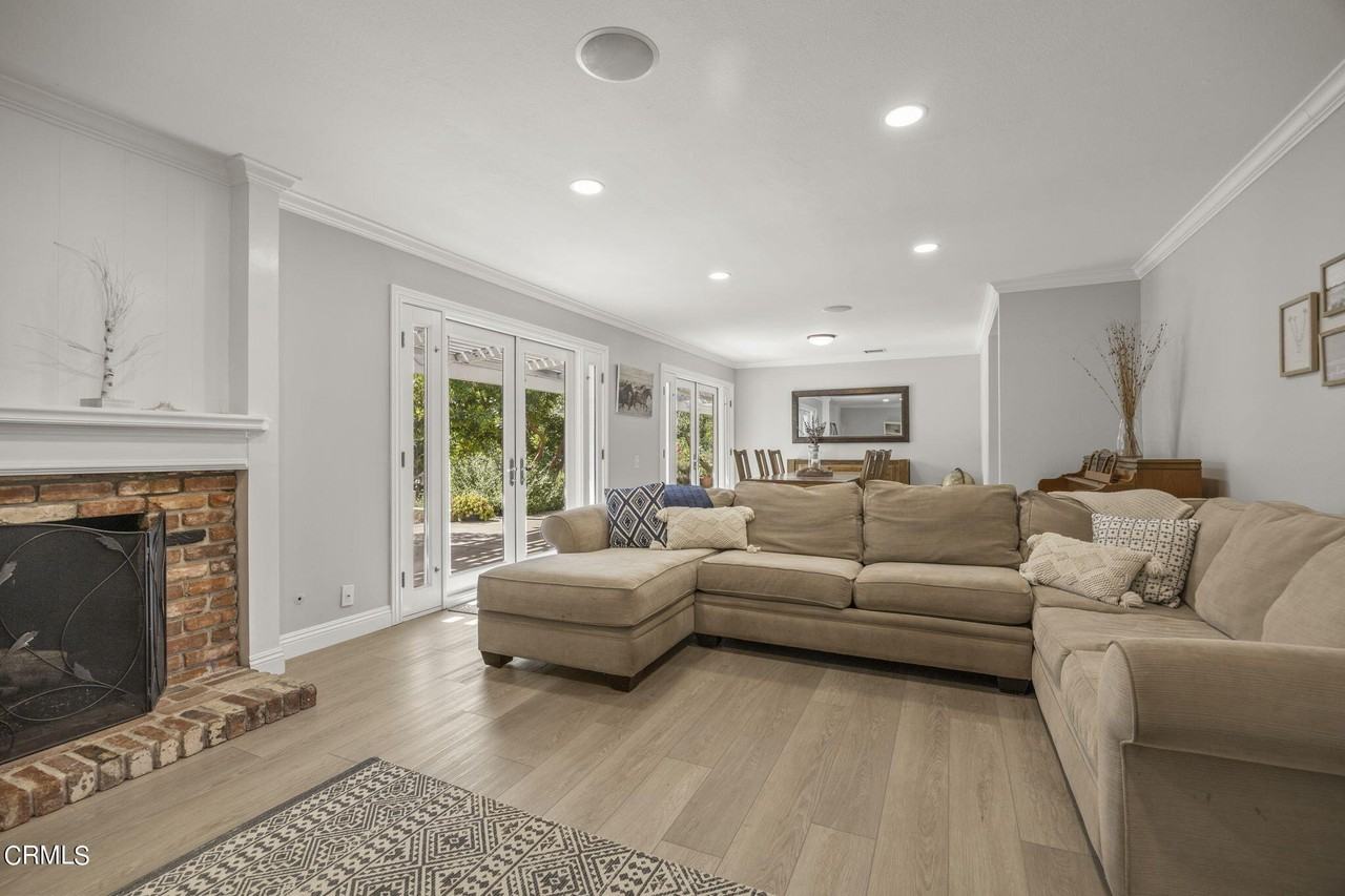 1876 Ramona Dr - Photo 3 of 9