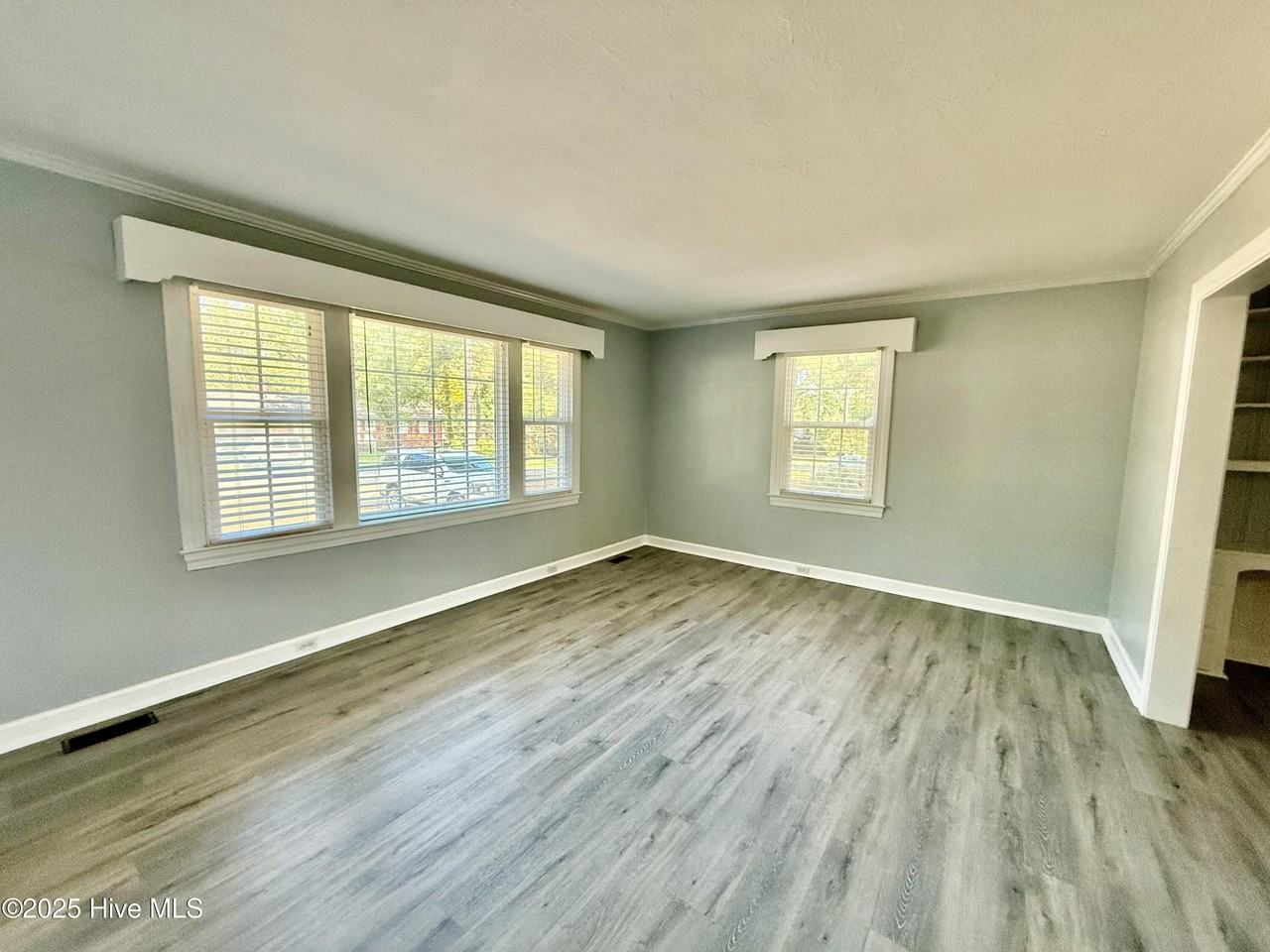 808 Aspen Ln - Photo 2 of 10