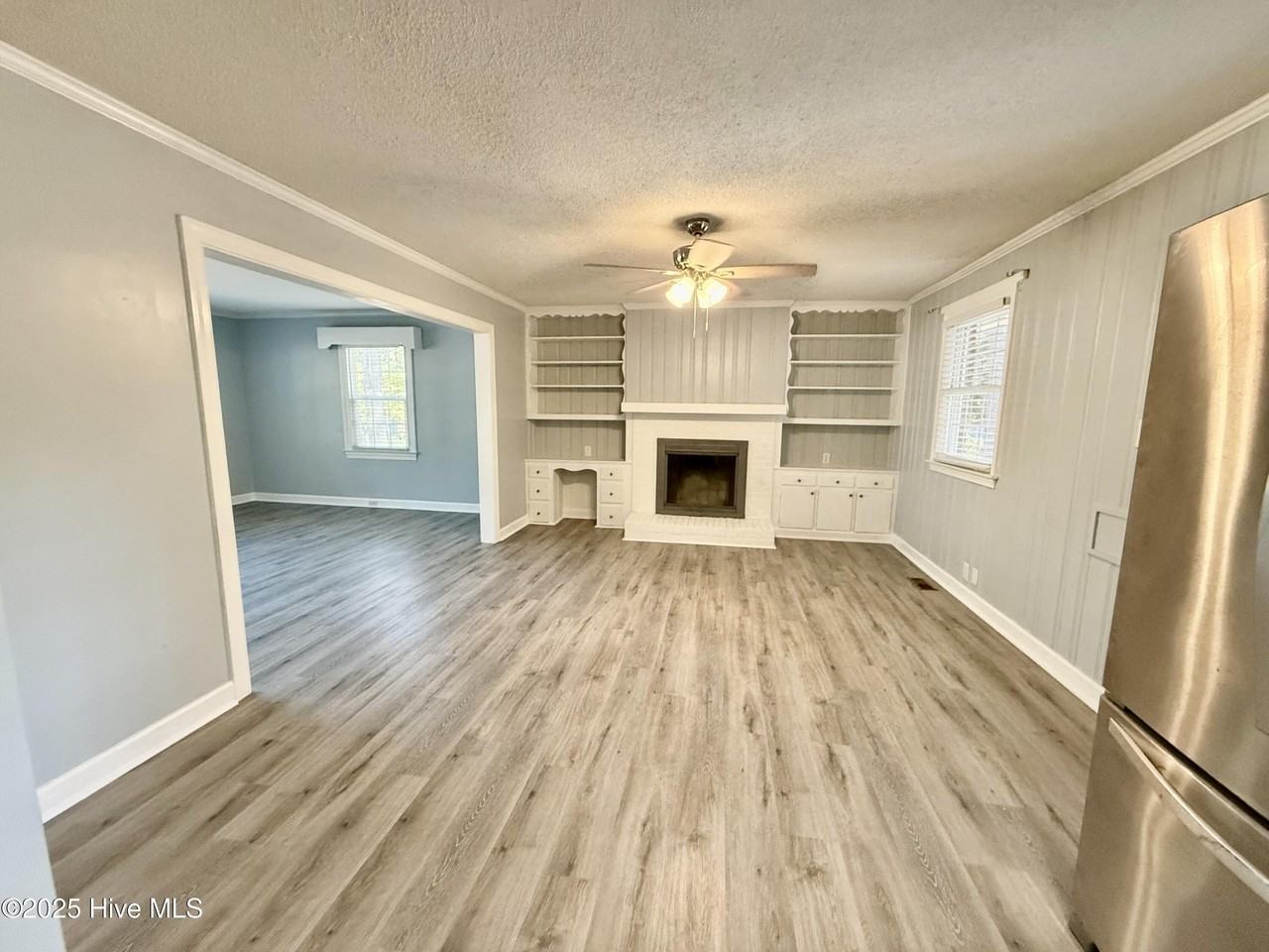 808 Aspen Ln - Photo 3 of 10