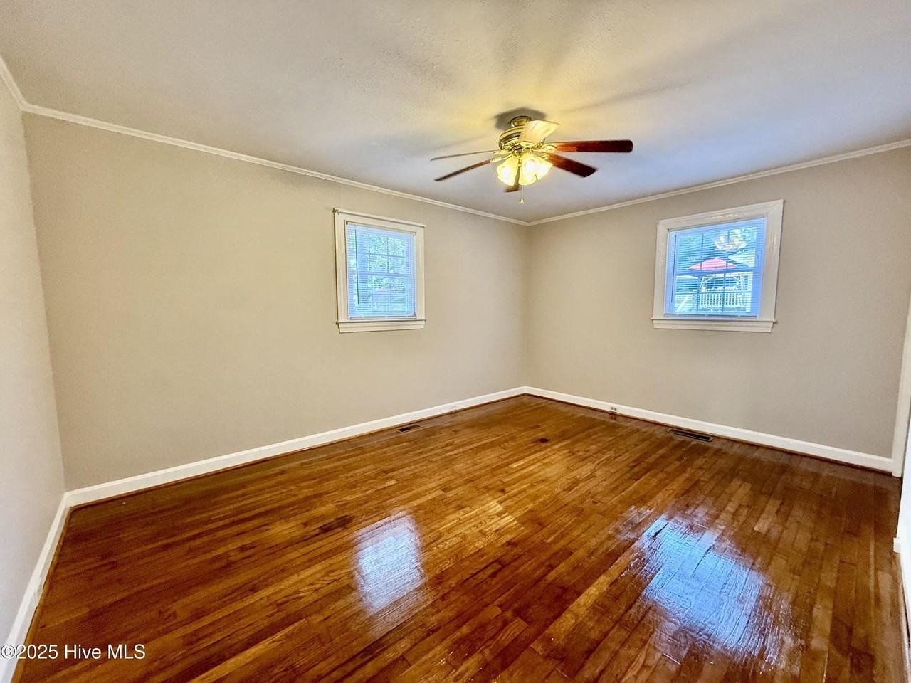 808 Aspen Ln - Photo 5 of 10