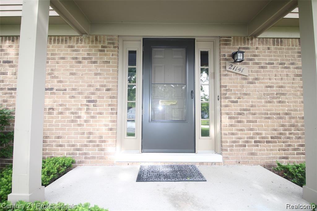 21141 E Glen Haven Cir - Photo 2 of 14