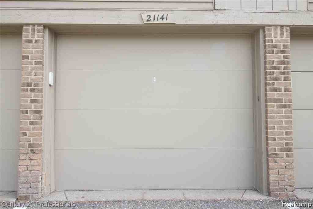 21141 E Glen Haven Cir - Photo 3 of 14