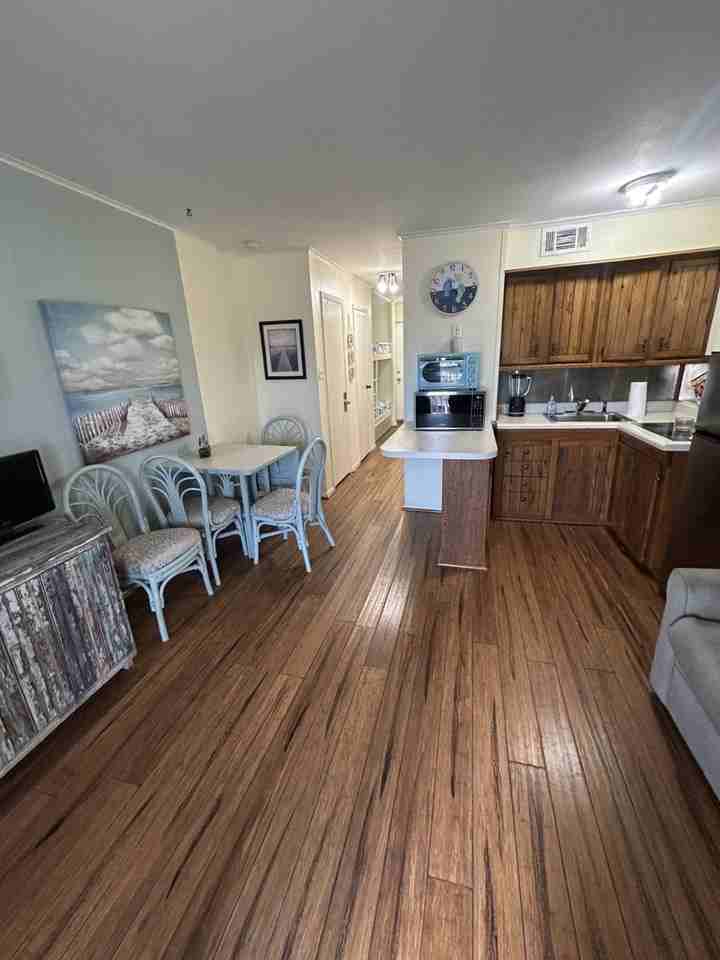 6102 Seawall Boulevard - Photo 4 of 19