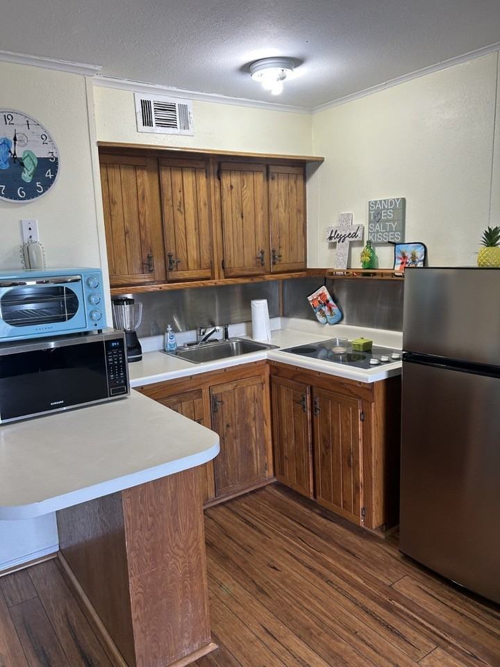 6102 Seawall Boulevard - Photo 5 of 19