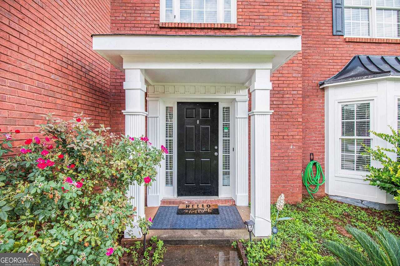 4442 Beacon Hill Drive - Photo 5 of 33