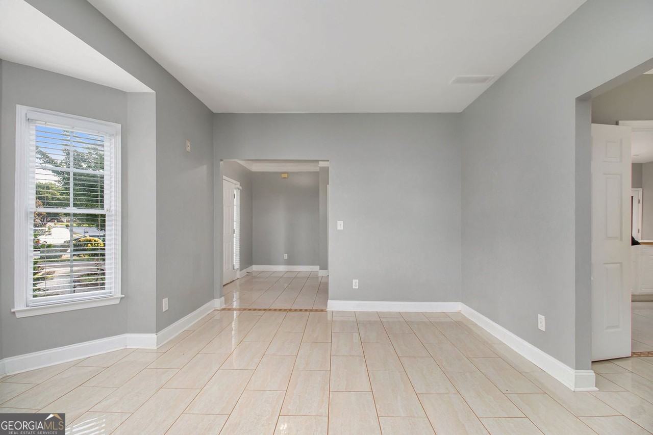 4442 Beacon Hill Drive - Photo 6 of 33