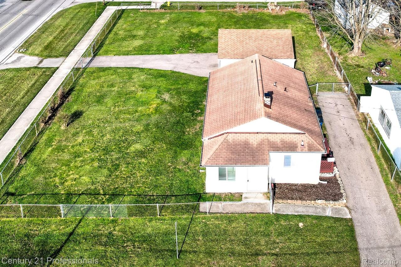 34038 Caseville Ct - Photo 3 of 37