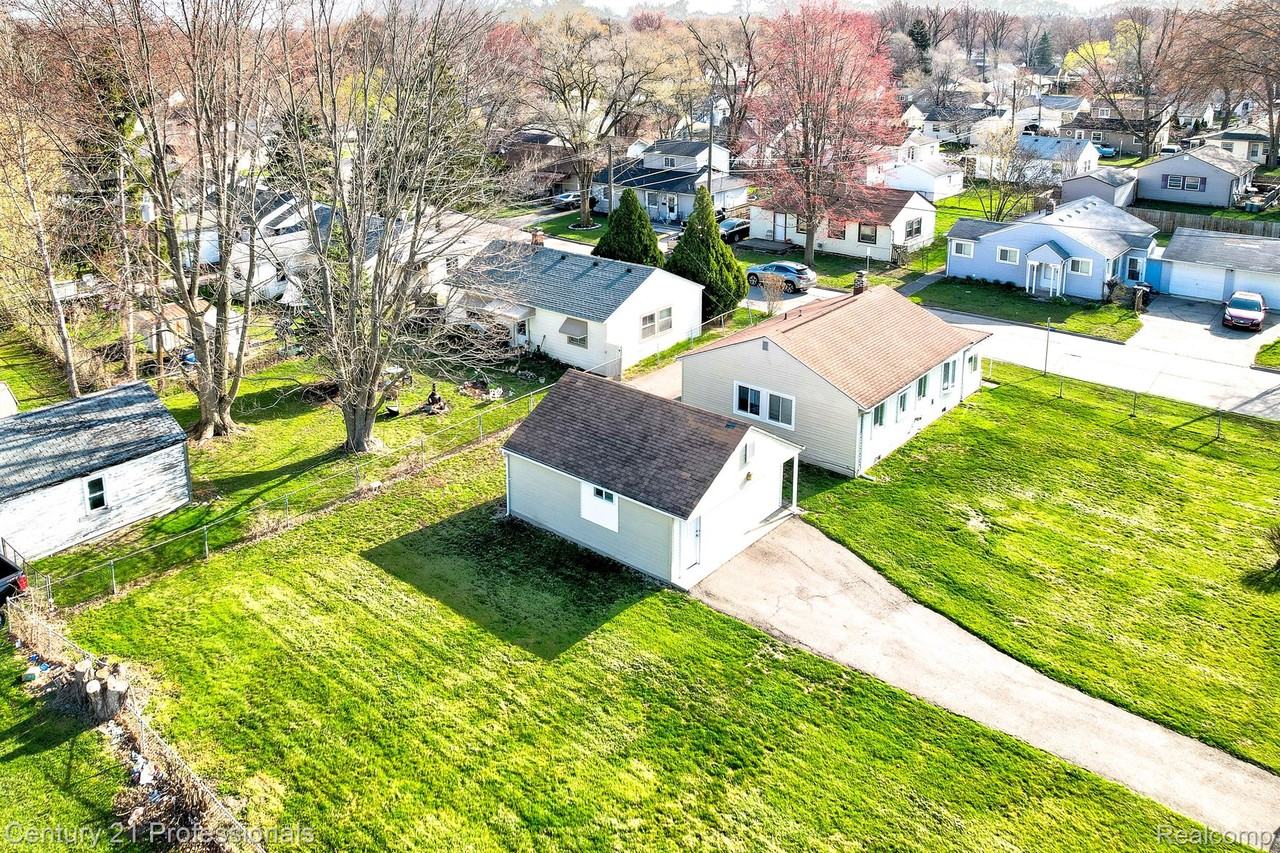 34038 Caseville Ct - Photo 5 of 37