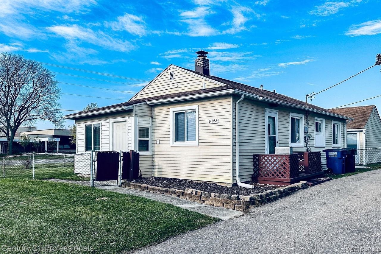 34038 Caseville Ct - Photo 6 of 37